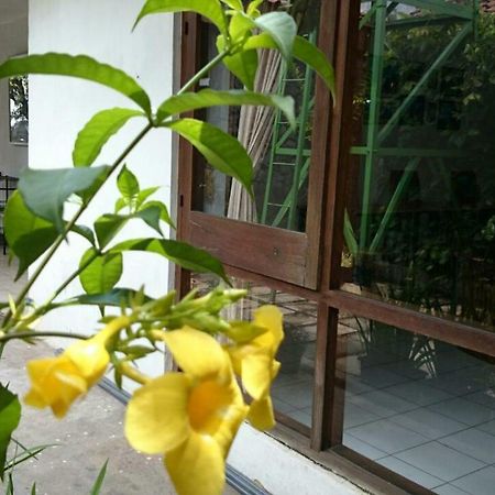 Isro Guesthouse Syariah Kepanjen Екстериор снимка