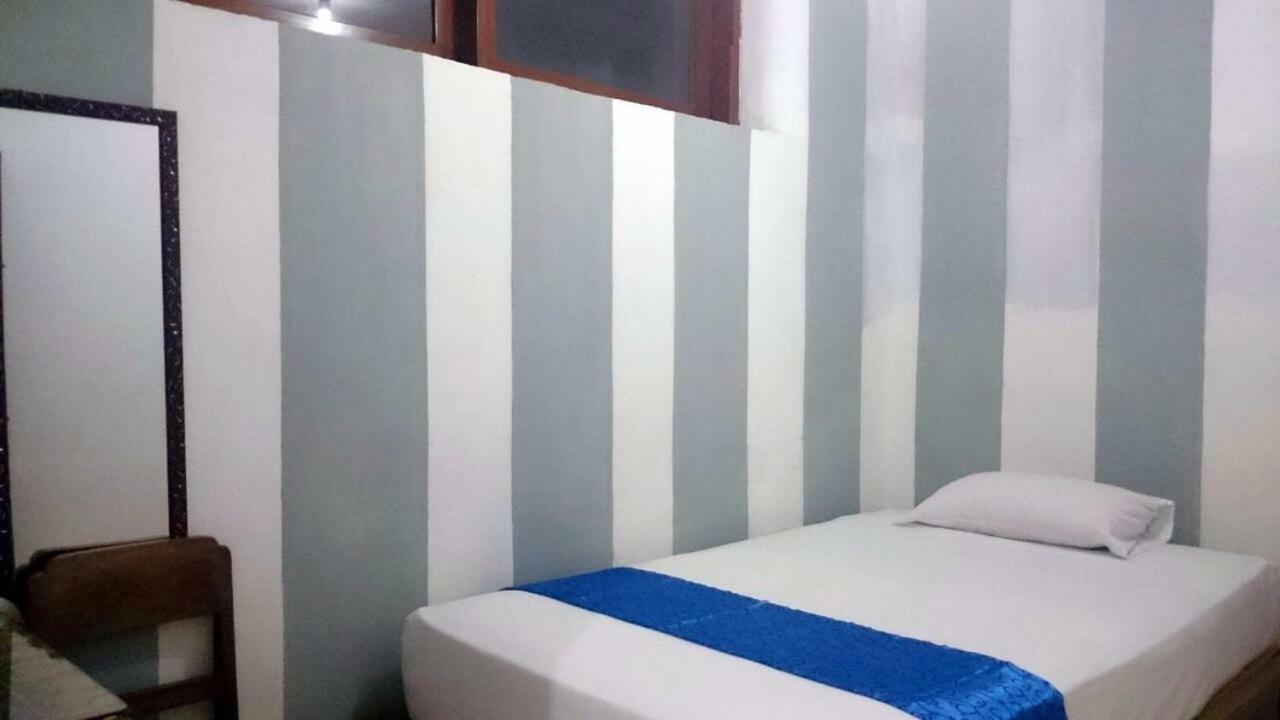 Isro Guesthouse Syariah Kepanjen Екстериор снимка