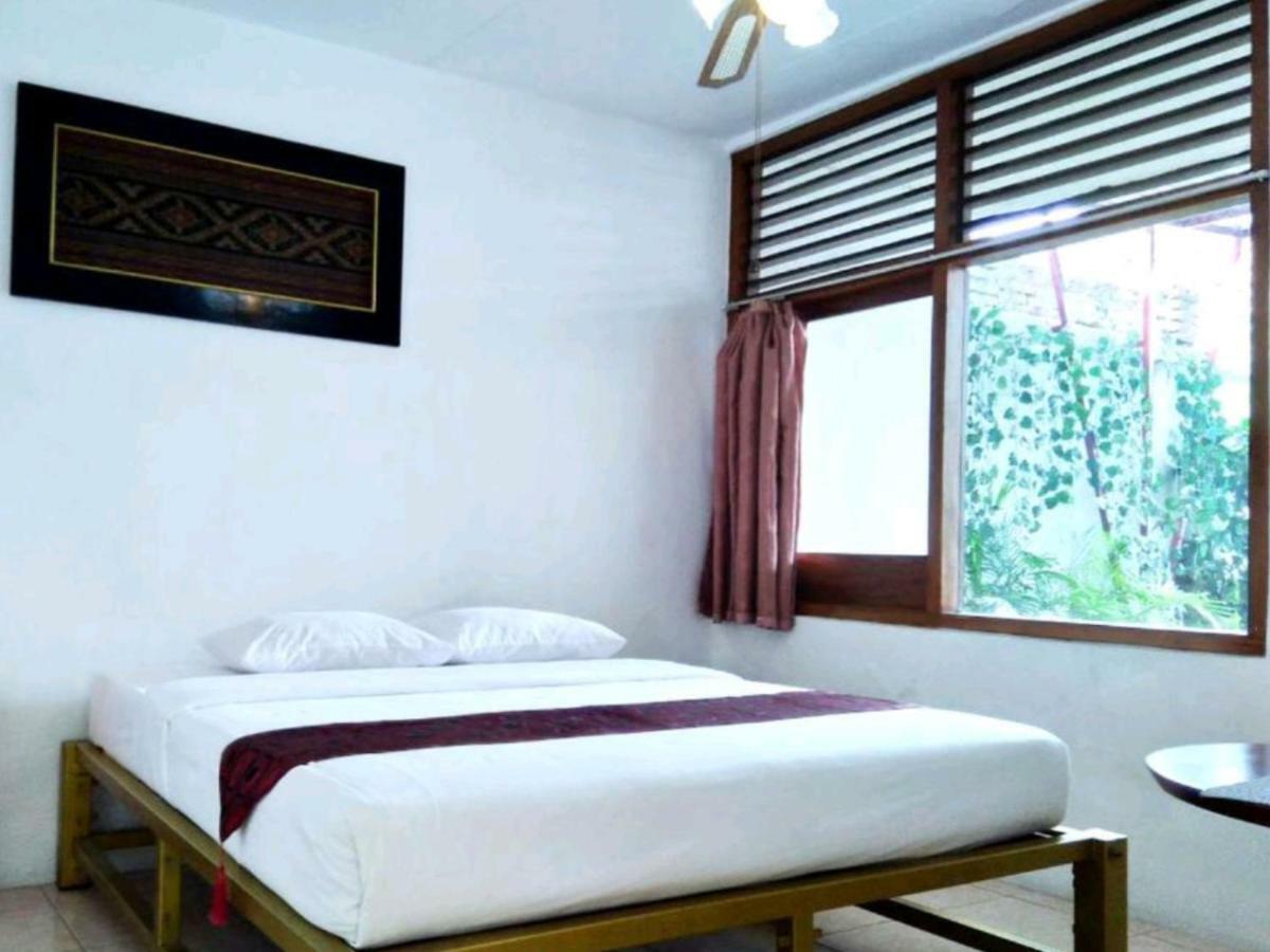 Isro Guesthouse Syariah Kepanjen Екстериор снимка